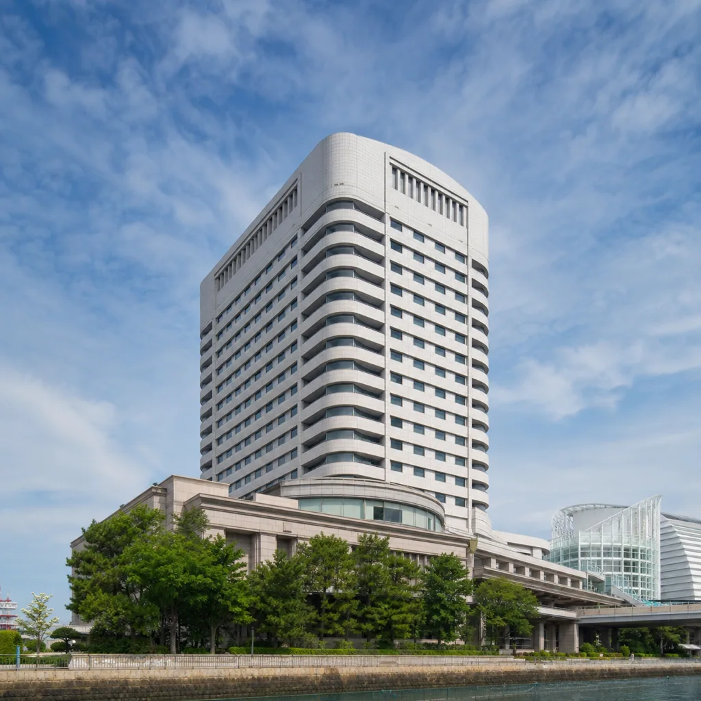 ホテルオークラ神戸（神戸・メリケンパーク）— 三宮からアクセスしやすい海沿いのランドマーク。ユニバーサルルーム2室。詳しく見る
