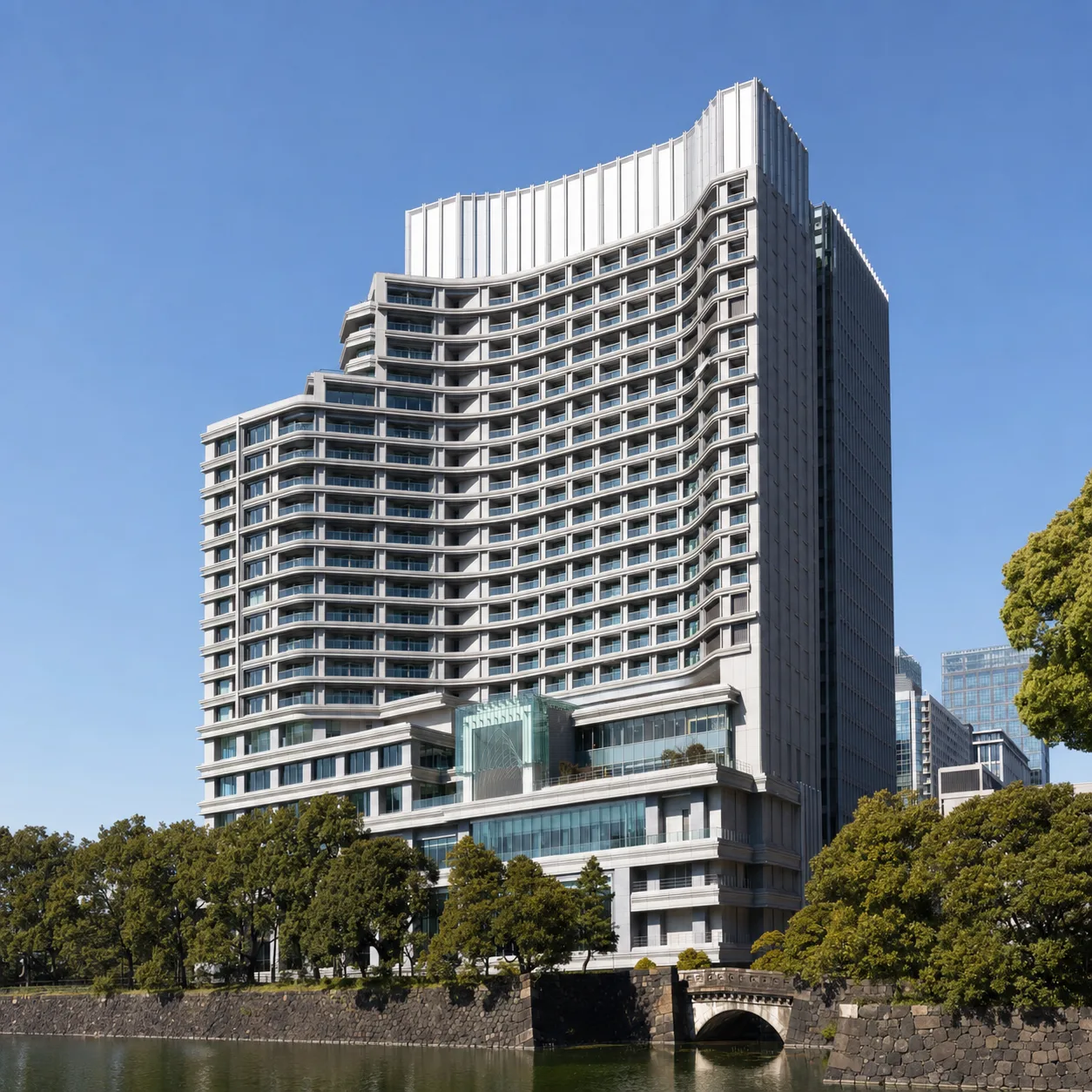 パレスホテル東京（丸の内・大手町）— アクセシブルルーム4室。皇居外苑に面するラグジュアリーホテル。詳しく見る